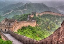 Dua Turis Ditahan karena Coret Batu Bata Tembok Besar China