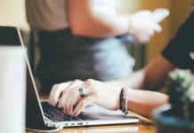 Antara Kuliah dan Kerja: Cara Menentukan Langkah Terbaik Setelah Lulus