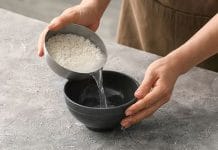 Fakta Ilmiah di Balik Air Beras yang Bikin Rambut Cepat Tumbuh