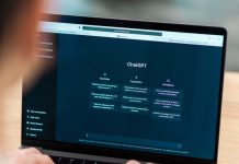 Hindari Topik Ini Saat Ngobrol dengan ChatGPT dan Chatbot AI