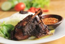 Rahasia Bebek Madura Bumbu Hitam Empuk dan Tidak Amis